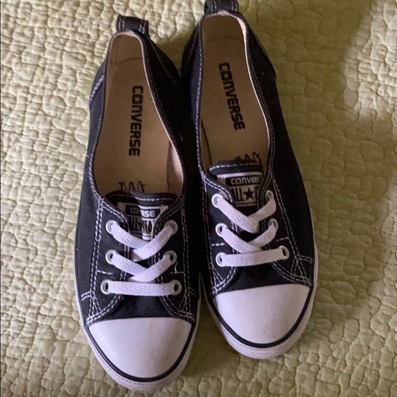 Black converse - Picture 1 of 3